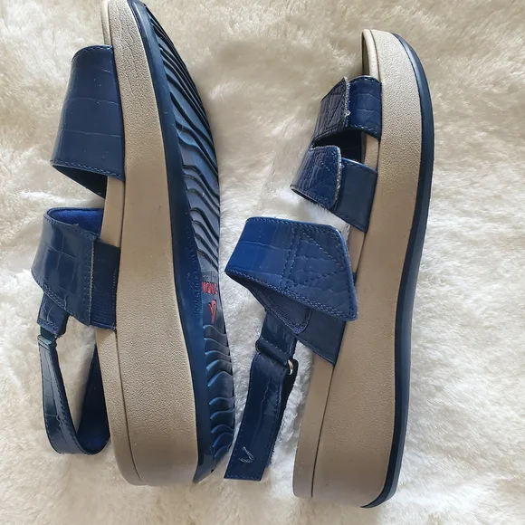 Vionic Blue Strappy Sandals Womens Size 8 - Picture 2 of 5